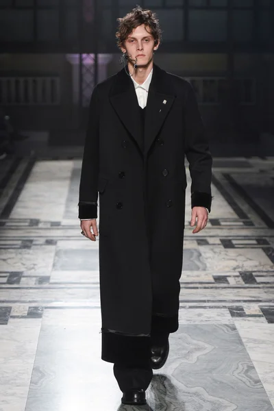 Look 3